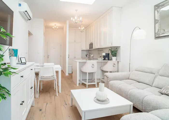 Unforgettable Old Town Apartment