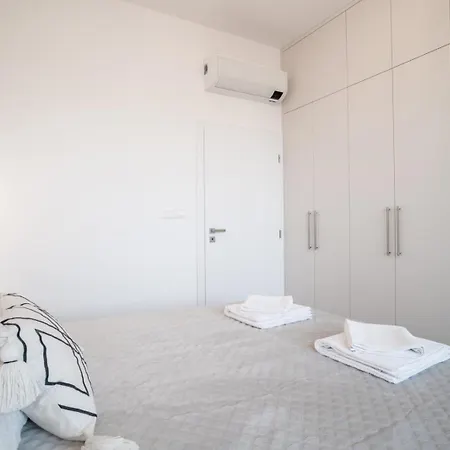 Unforgettable Old Town Apartment *