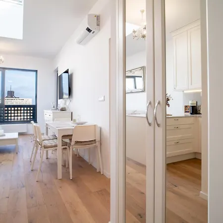 Unforgettable Old Town Apartment