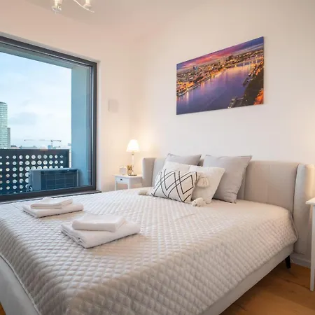 Unforgettable Old Town Apartment