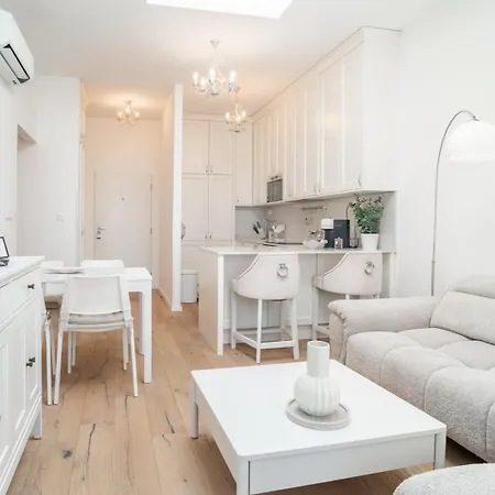 Unforgettable Old Town Apartament